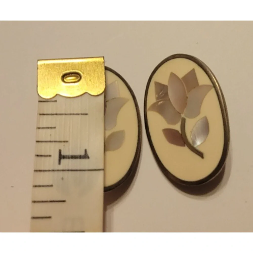 Vintage Mexican Alpaca Silver Tone‎ Floral Abalone Shell Inlay Clip-On Earrings